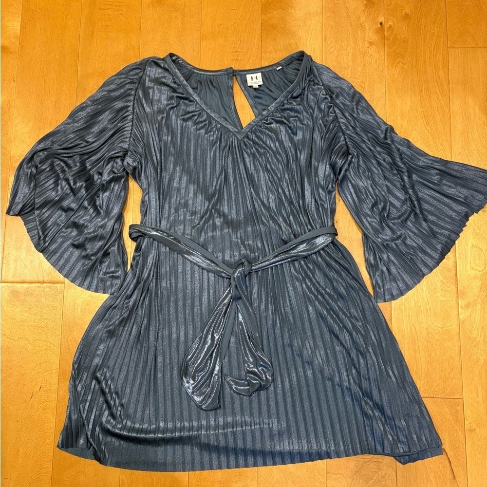 Halston Heritage cocktail silvery gray pleated dress with bell sleeves size 10 M